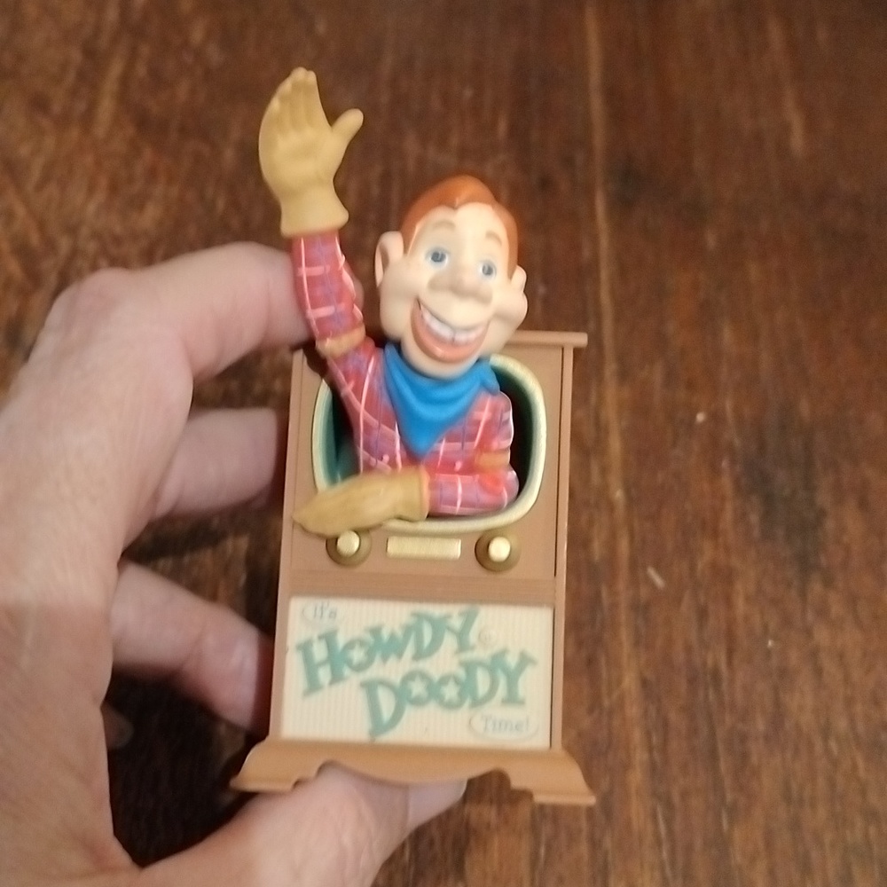 Hoody Doody ornament. F24GW1